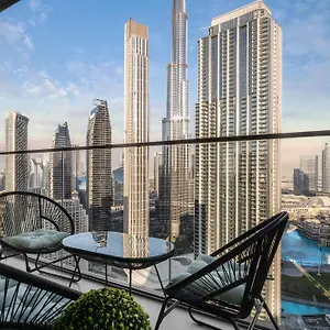 Sky-high Gem: Burj Khalifa & Fountain View شقة